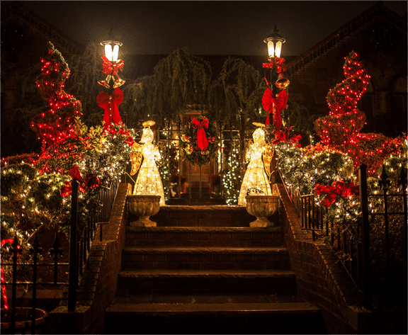 The magic of Christmas lights in Dyker Heights & DUMBO
